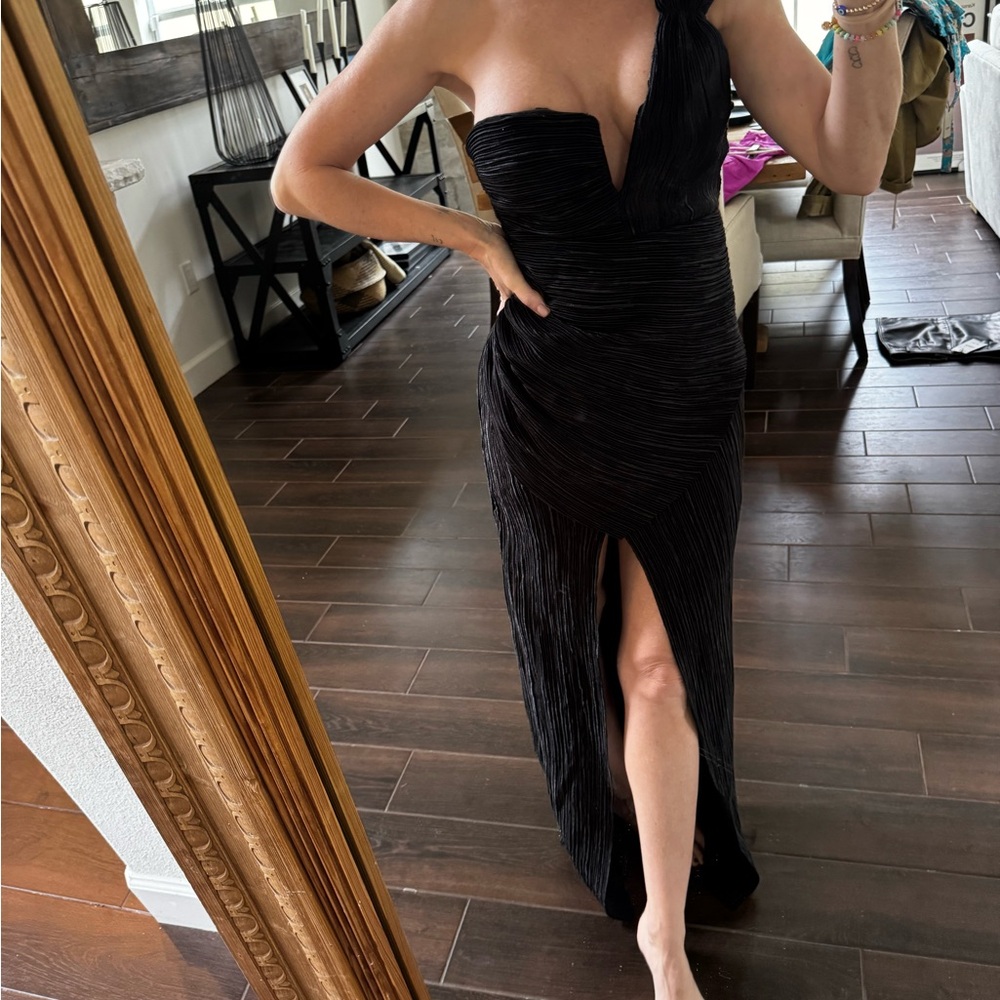 Elegant Black One-Shoulder Dress